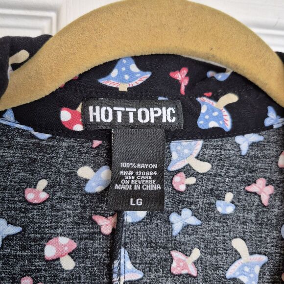 Hot Topic Women's Large Crop Short Sleeve Button Up Top Black Mushrooms - Picture 3 of 5